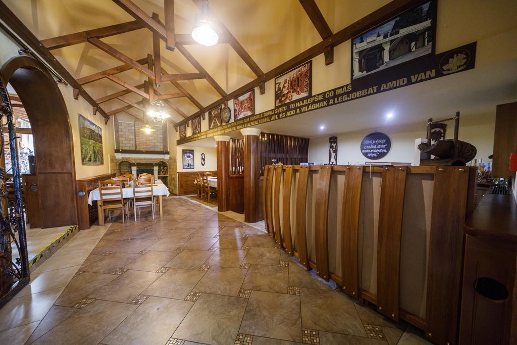Tokaj Zlata Putna - Restaurant & *